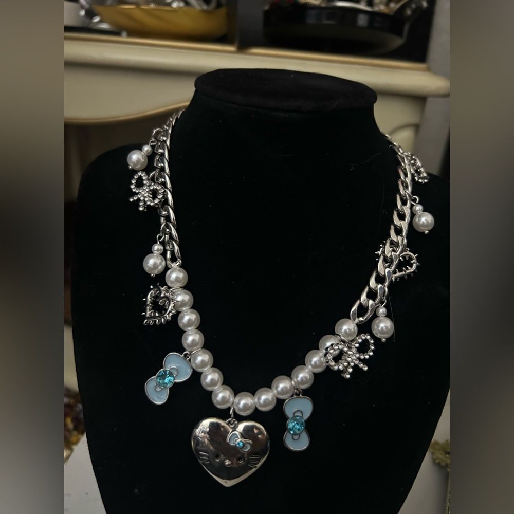 hello kitty necklace